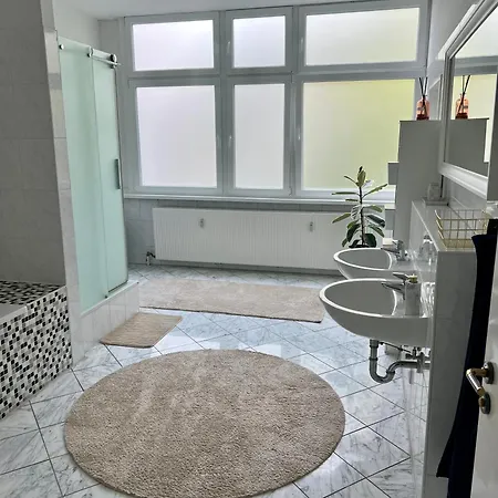 Happy Shared * ברלין